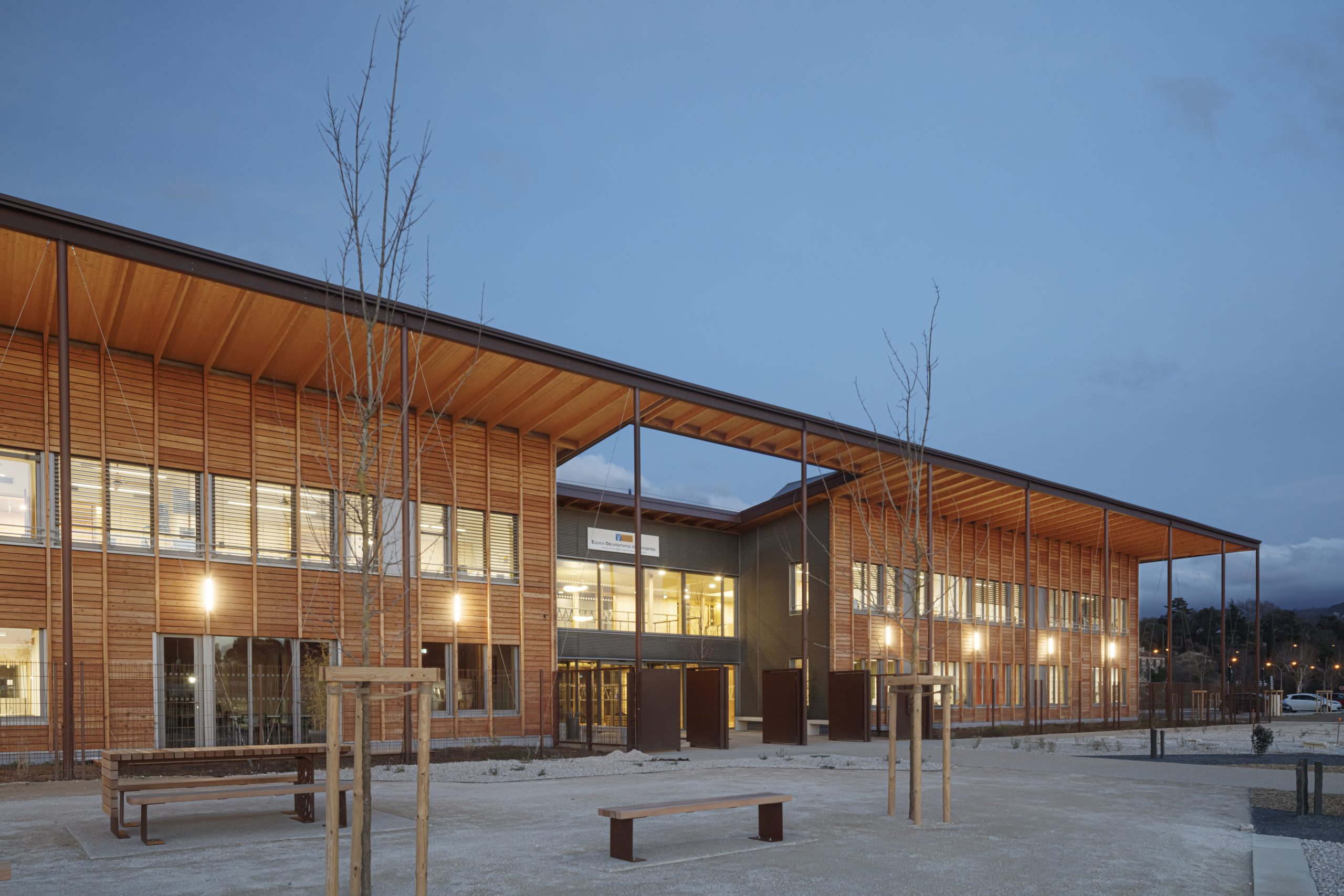 photo bâtiment espace départemental des solidarités à Apt